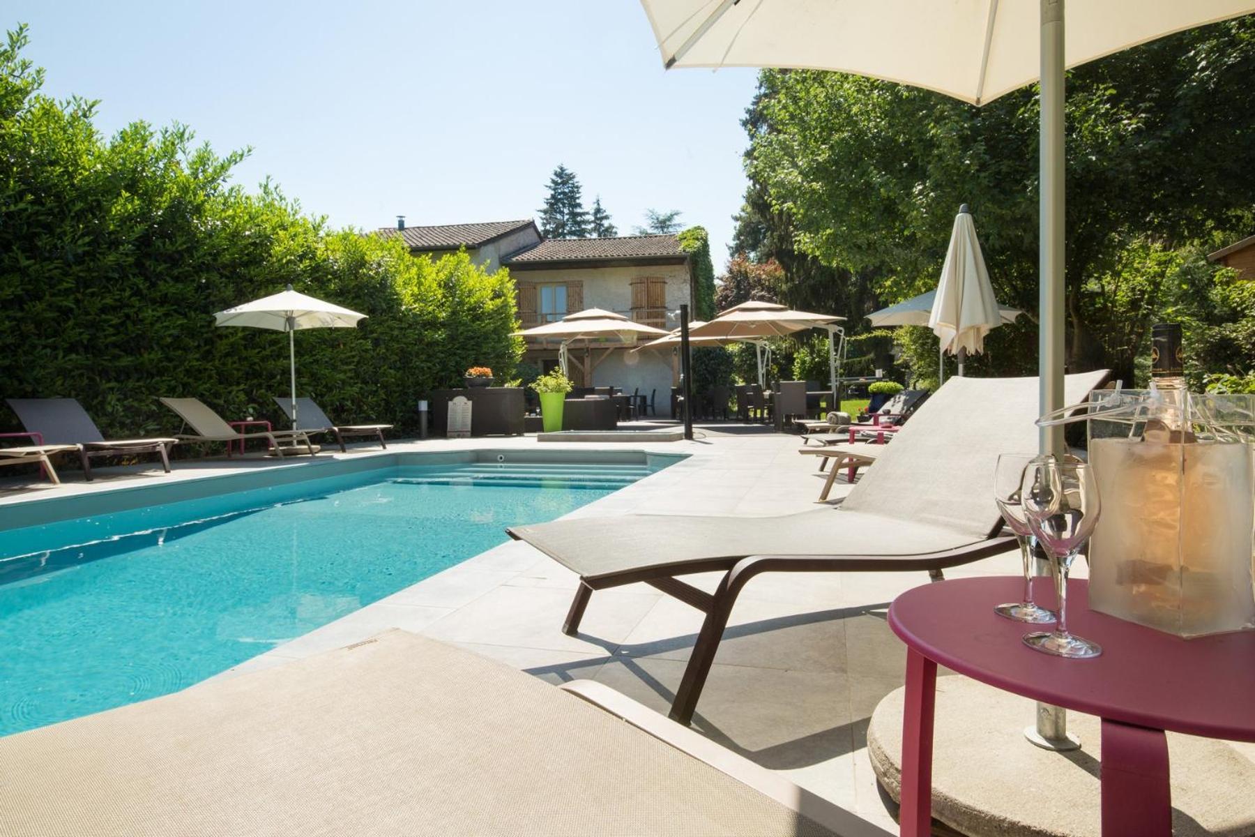 Logis Hotel Le Petit Casset La Boisse Екстер'єр фото