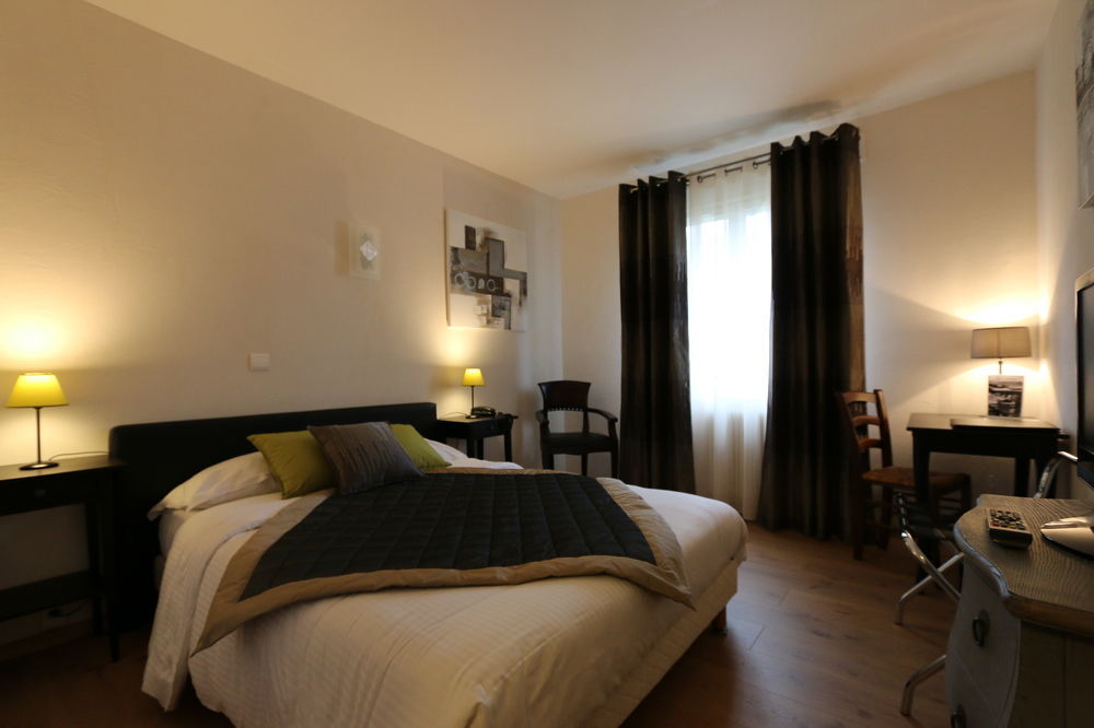 Logis Hotel Le Petit Casset La Boisse Екстер'єр фото