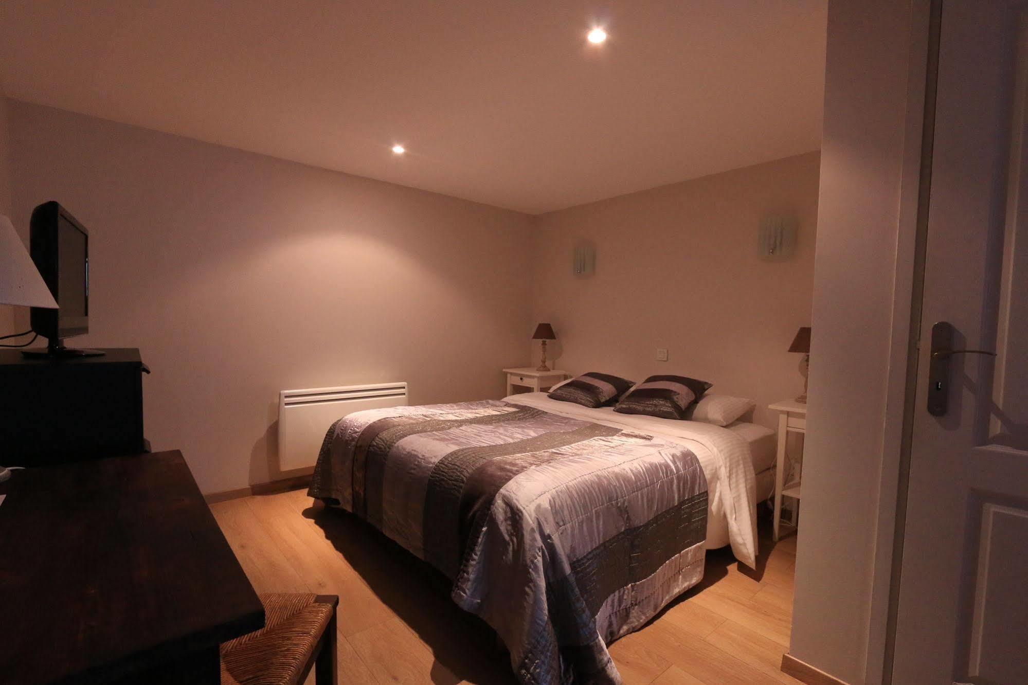 Logis Hotel Le Petit Casset La Boisse Екстер'єр фото