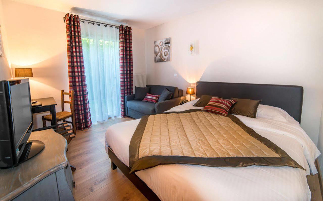 Logis Hotel Le Petit Casset La Boisse Екстер'єр фото